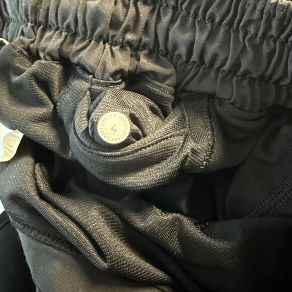 Lululemon Hotty Hot Short Size 4 Tall - Picture 7 of 7